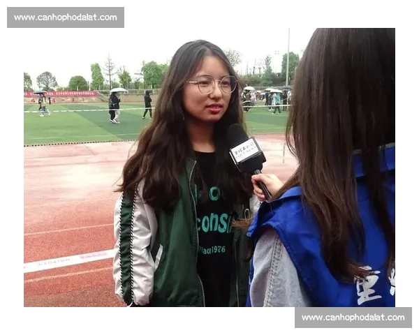 如何通过精心设计的采访问题提升比赛表现和参赛者的综合能力