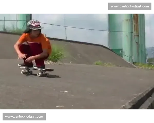 山本勇精彩滑板比赛视频展示极速技巧与创意动作